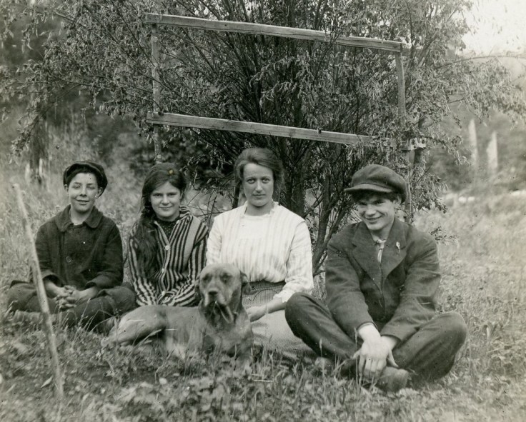 img527 600 crop 3 Bertha and Robert Hulet