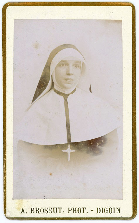 Nun by A. Brossut, Digoin, Bourgogne 2