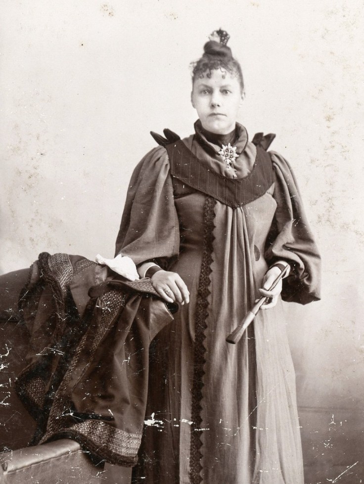 Woman with brush in Emporia 2b