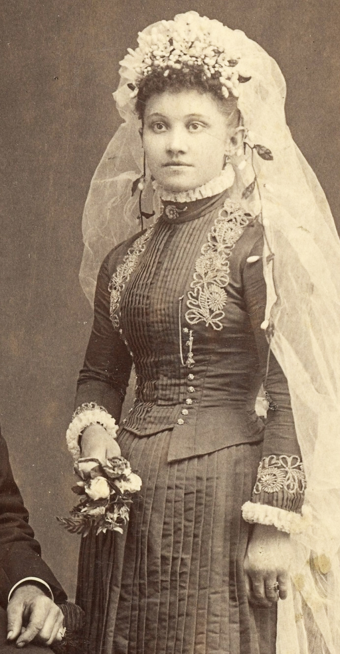 Newlyweds in Milwaukee by Wollensak 4