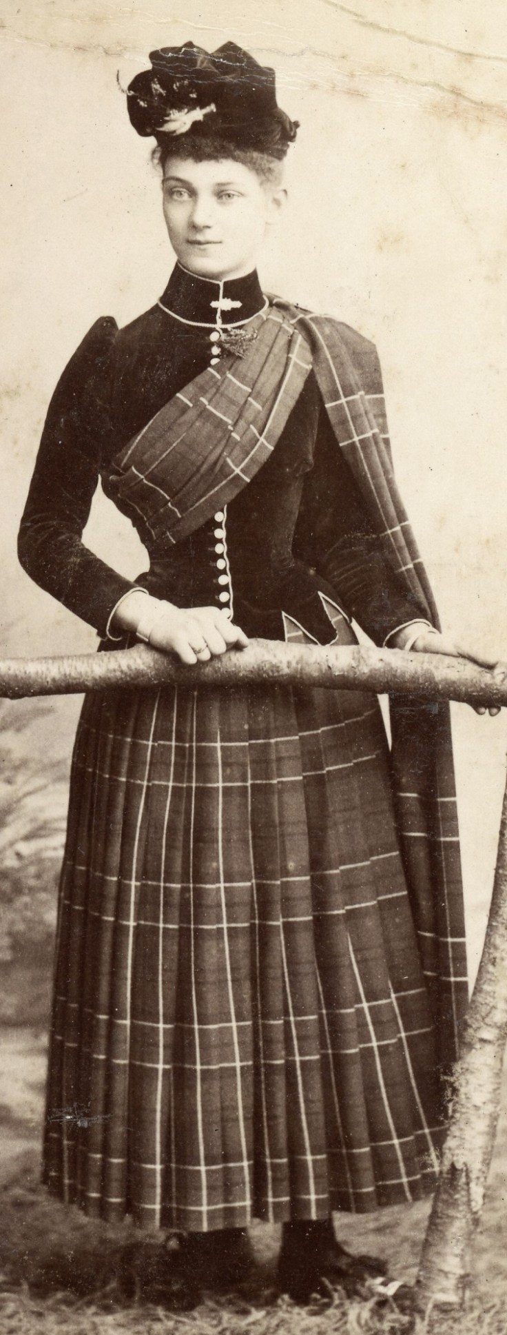 Kate Sharp in Rothesay, North Bute 4